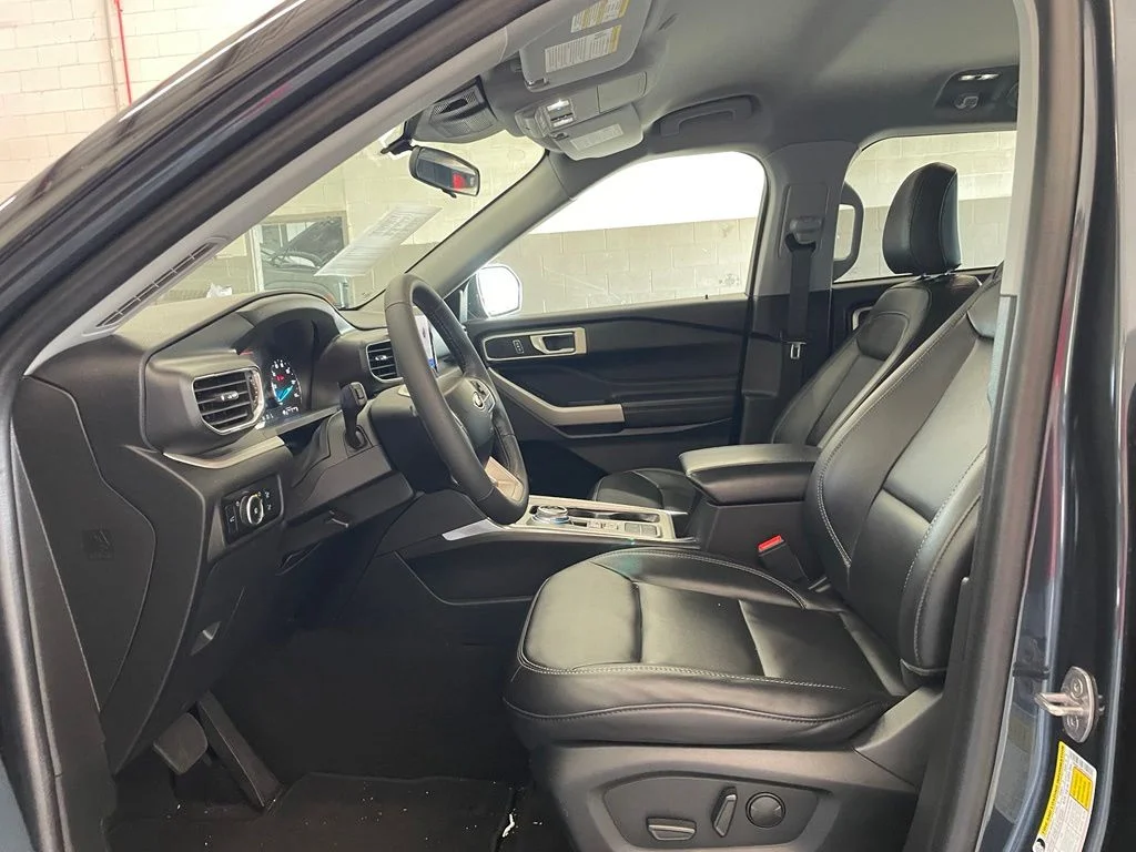 Used 2023 Blue Ford XLT image 10