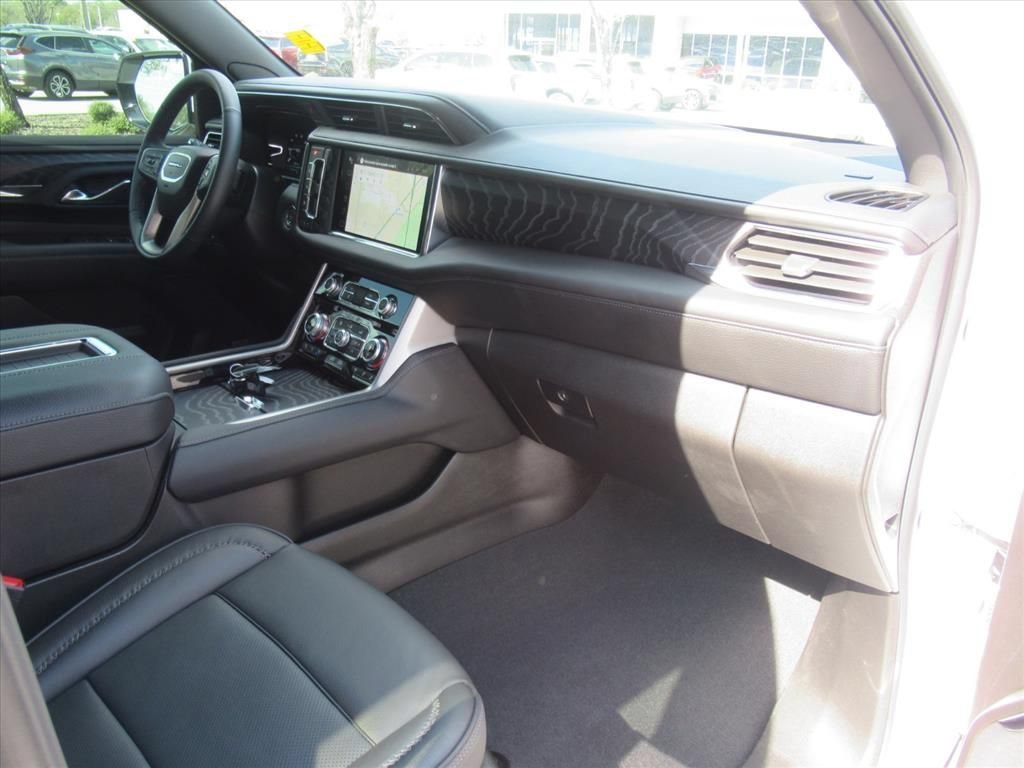 2024 GMC Yukon Denali - Photo 11