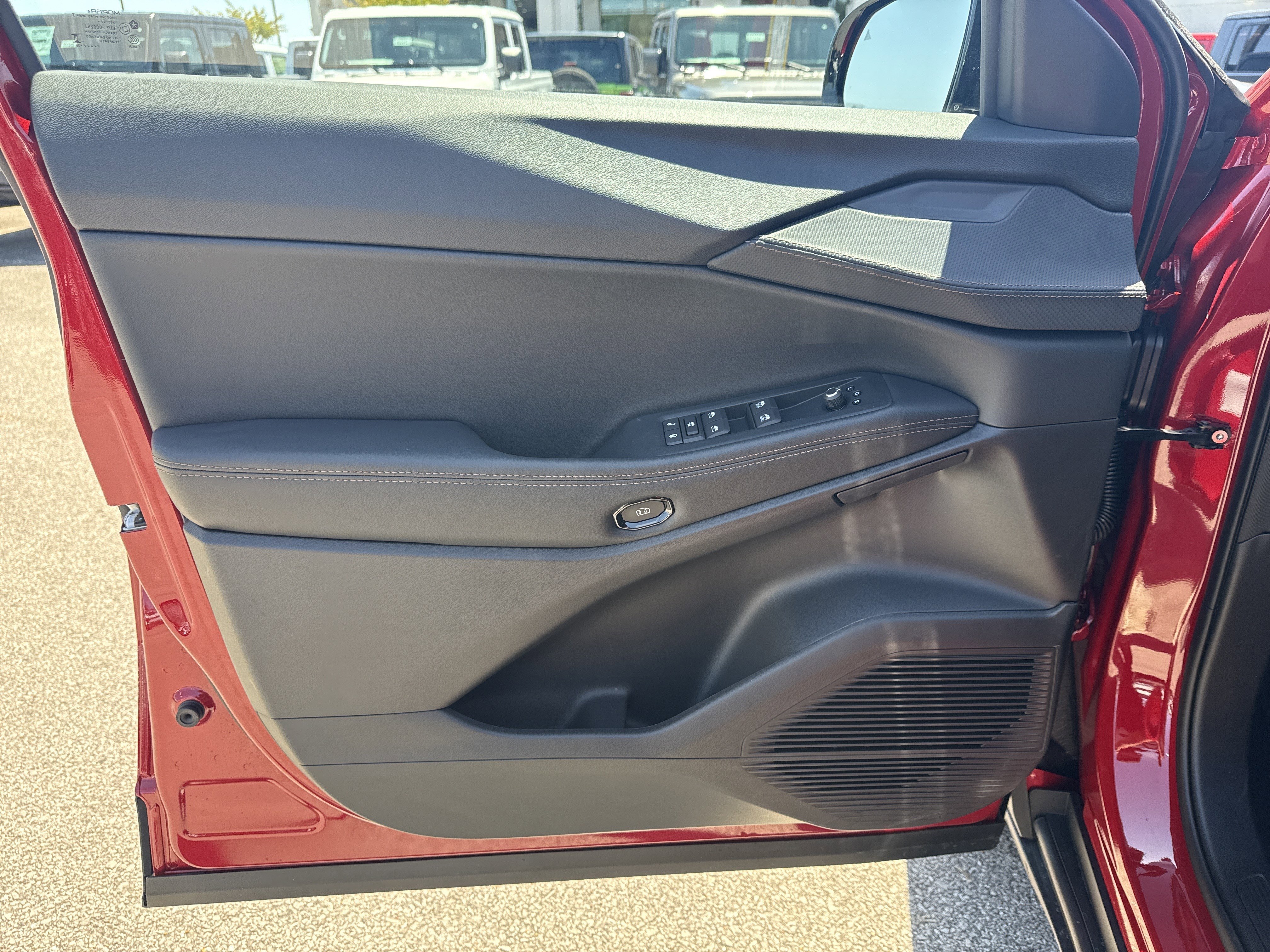 New 2026 Red Hot Pearl-Coat Exterior Paint Jeep Limited image 20