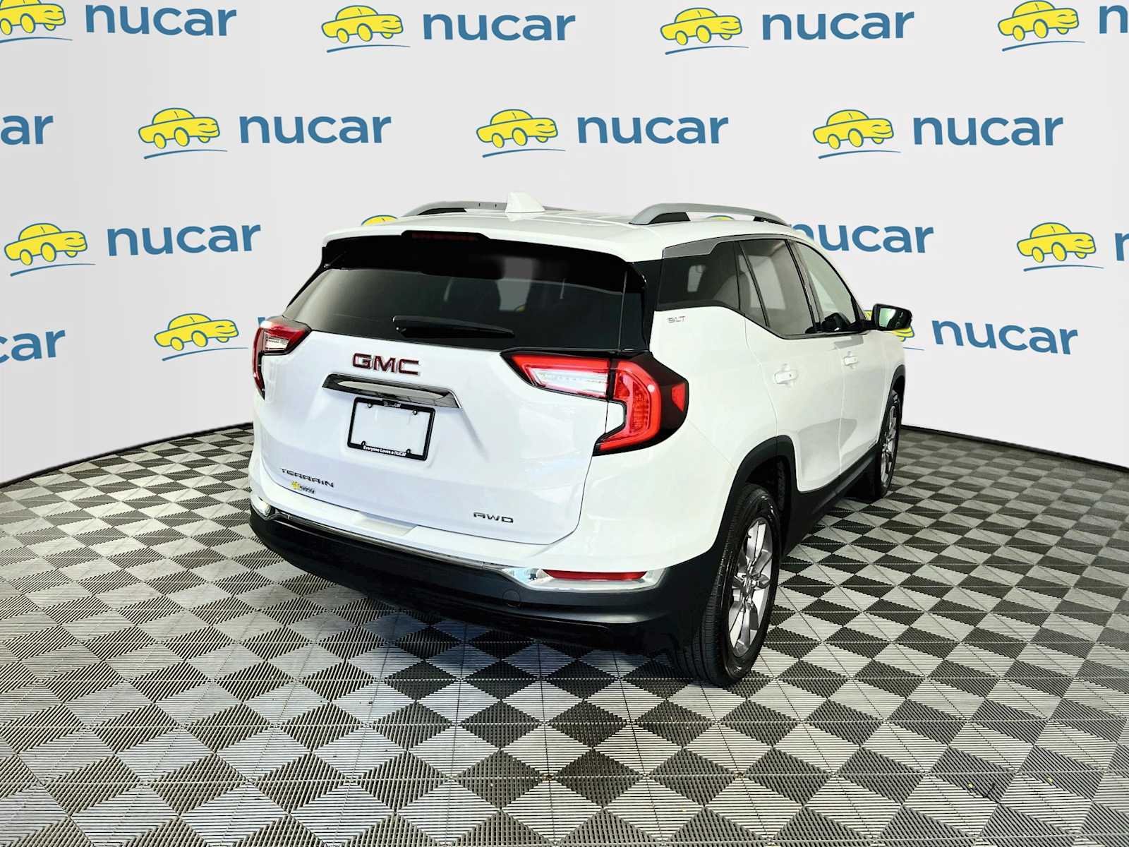 Used 2024 Summit White GMC SLT image 7