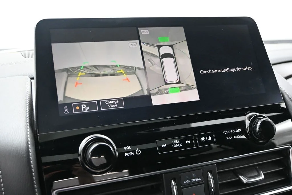 Used 2023 White INFINITI Sensory image 26
