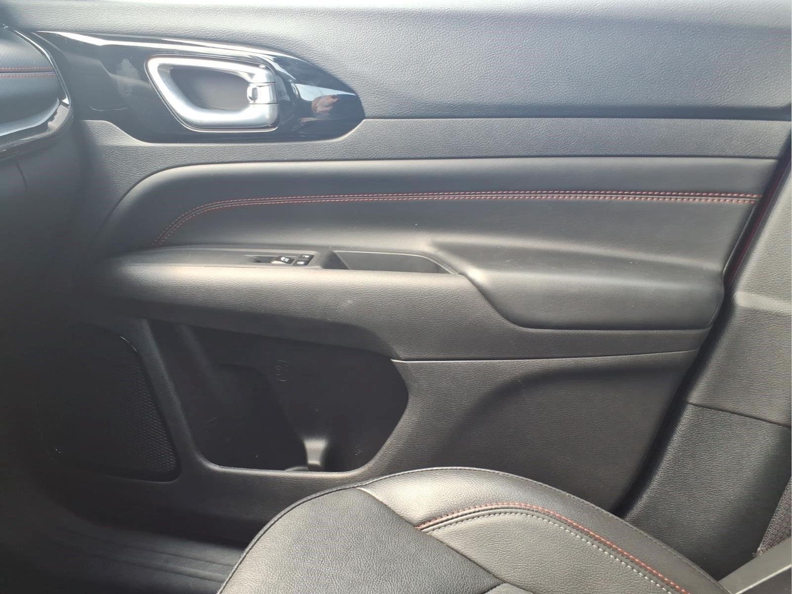 Used 2025 Red Hot Pearlcoat Jeep Trailhawk image 27