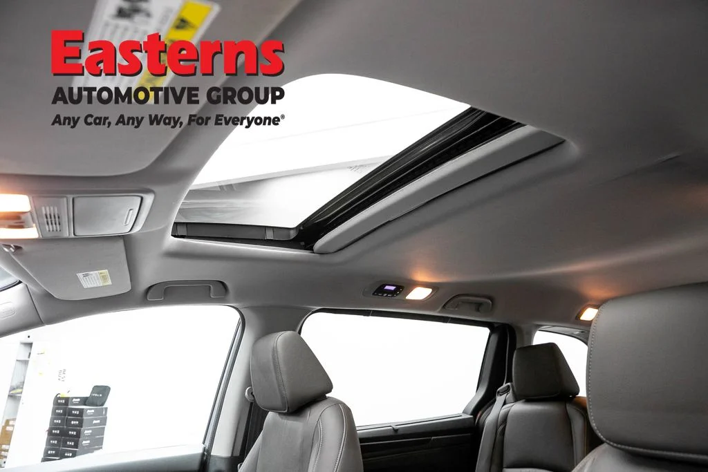Used 2023 Silver Honda EX-L image 34