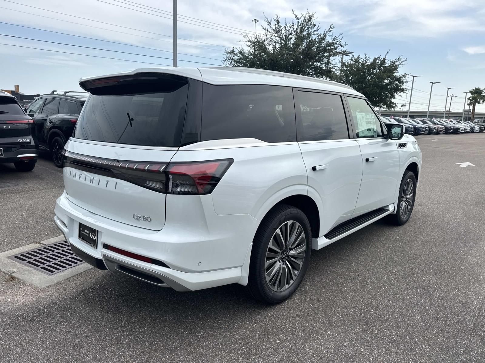 New 2027 RADIANT WHITE INFINITI Luxe 2WD image 4