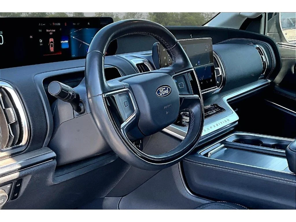 Used 2025 Black Ford Platinum image 5