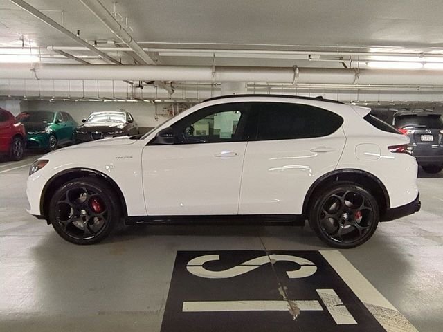 New 2026 Milano White Exterior Paint Alfa Romeo Veloce image 4