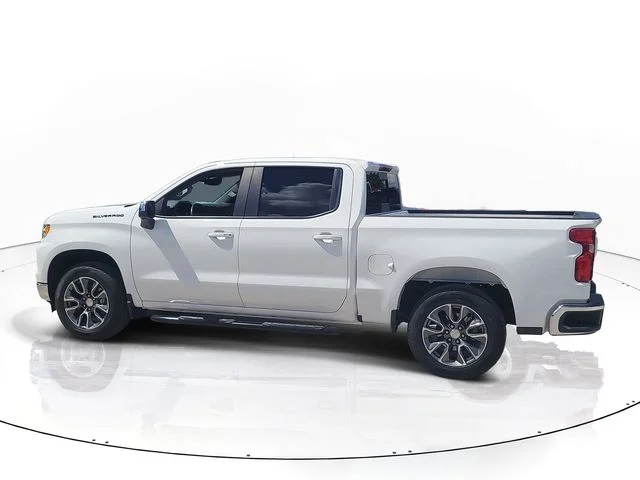 Used 2025 White Chevrolet LT image 4