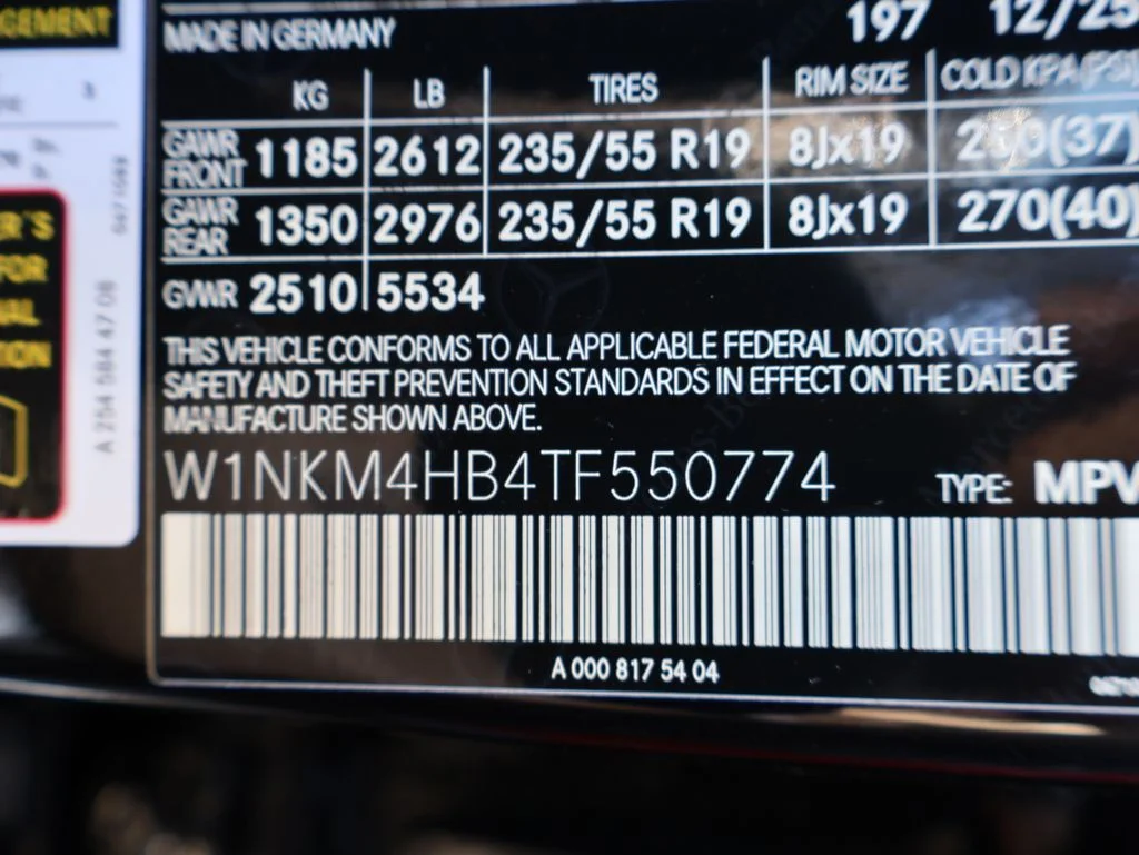New 2026 Obsidian Black Metallic Mercedes-Benz GLC 300 image 42