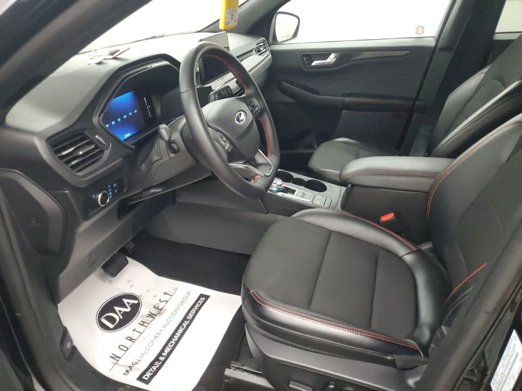 Used 2025 Agate Black Metallic Ford ST-Line image 6
