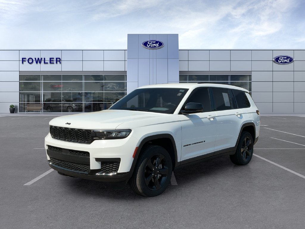 Used 2023 White Jeep Altitude image 2
