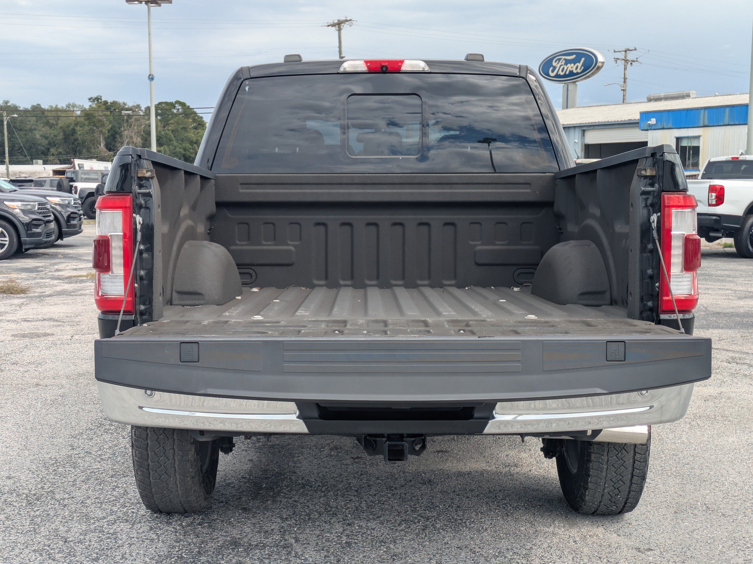 Used 2022 Agate Black Metallic Ford LARIAT image 13