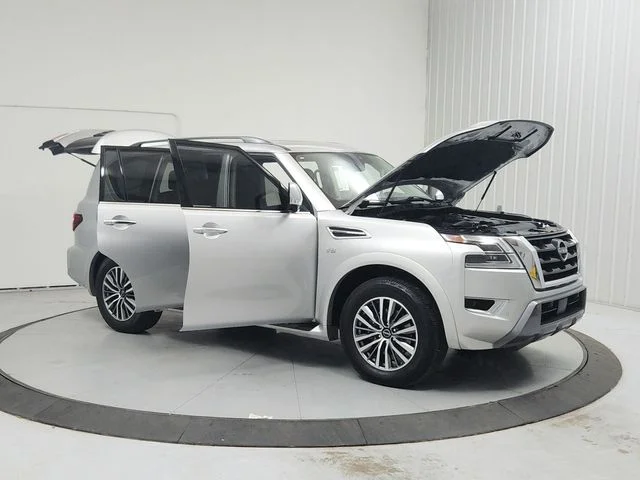 Used 2022 Silver Nissan SL image 9
