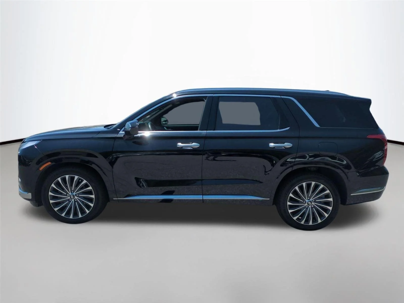 Used 2023 Abyss Black Pearl Hyundai Calligraphy image 2