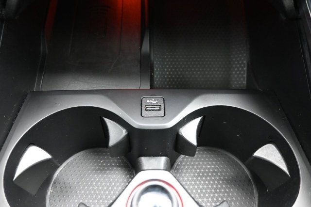Used 2022 White BMW sDrive40i image 30