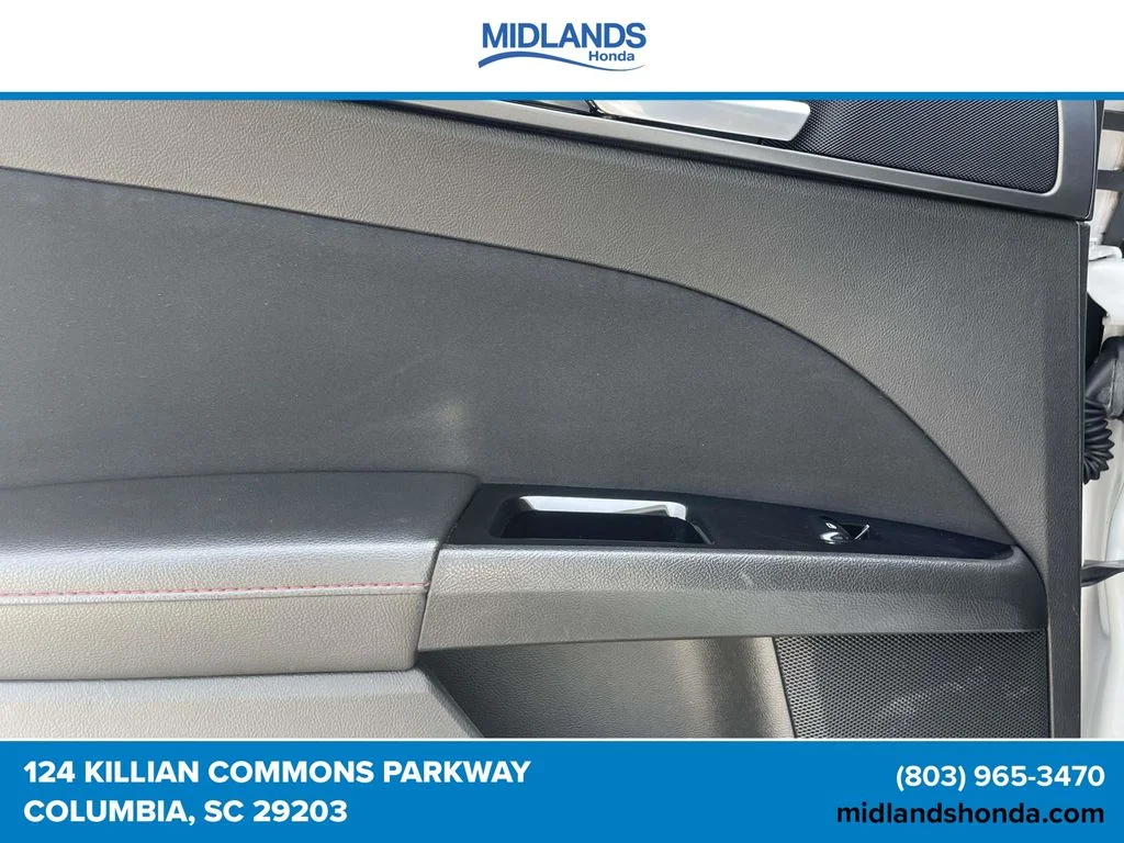 Used 2016 White Platinum Clearcoat Metallic Ford SE image 12