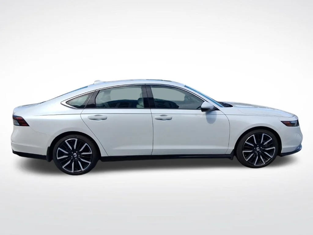 Used 2024  Honda Touring image 4