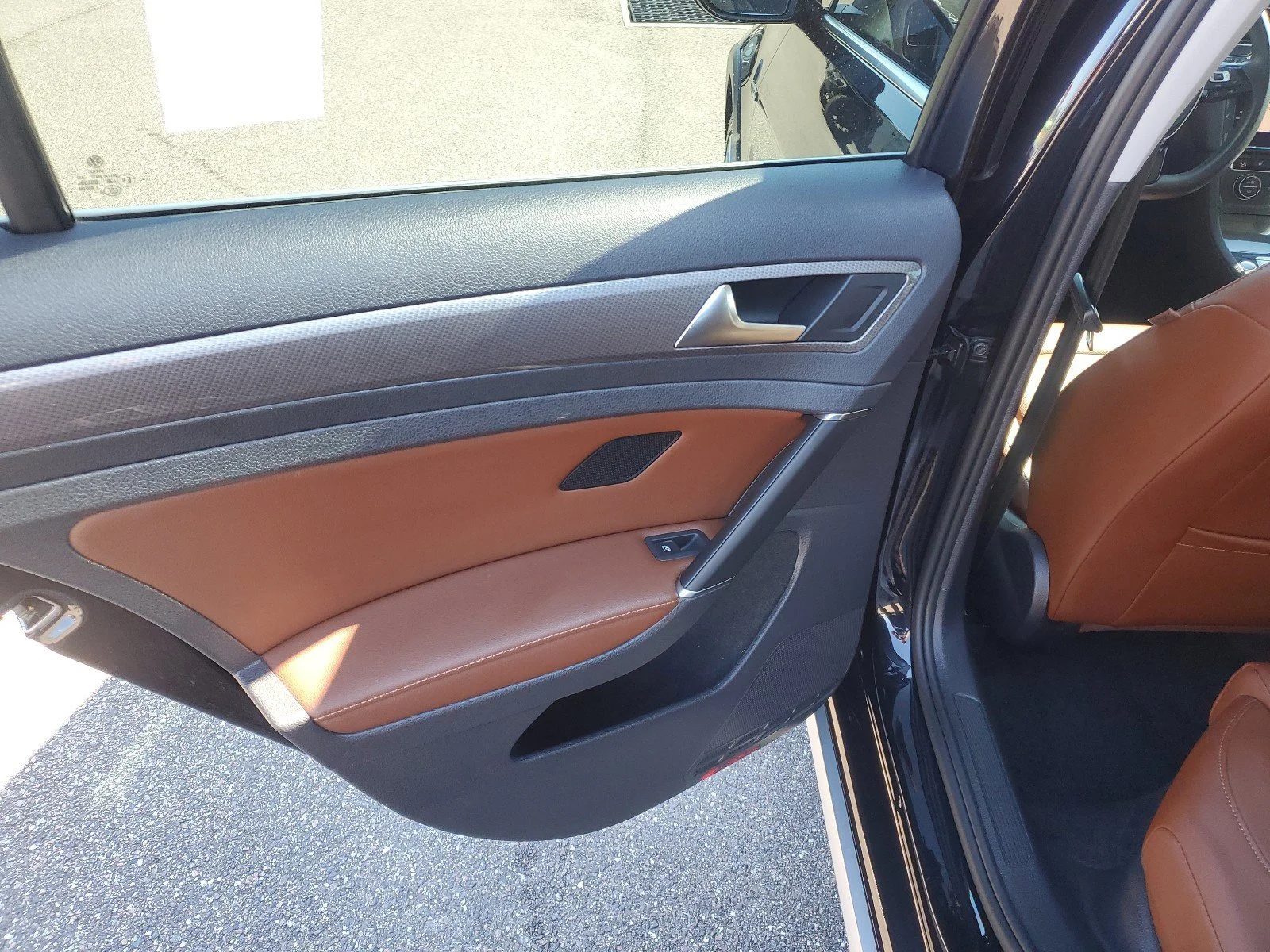 Used 2019  Volkswagen S image 28