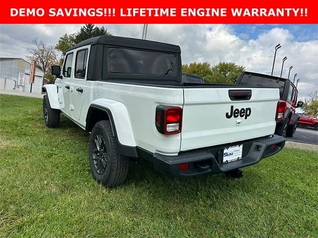 New 2026 Bright White Clear-Coat Exterior Paint Jeep Sport S image 7