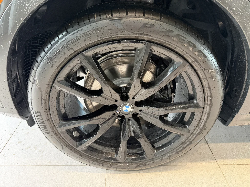 2027 BMW X7 40i - Photo 8