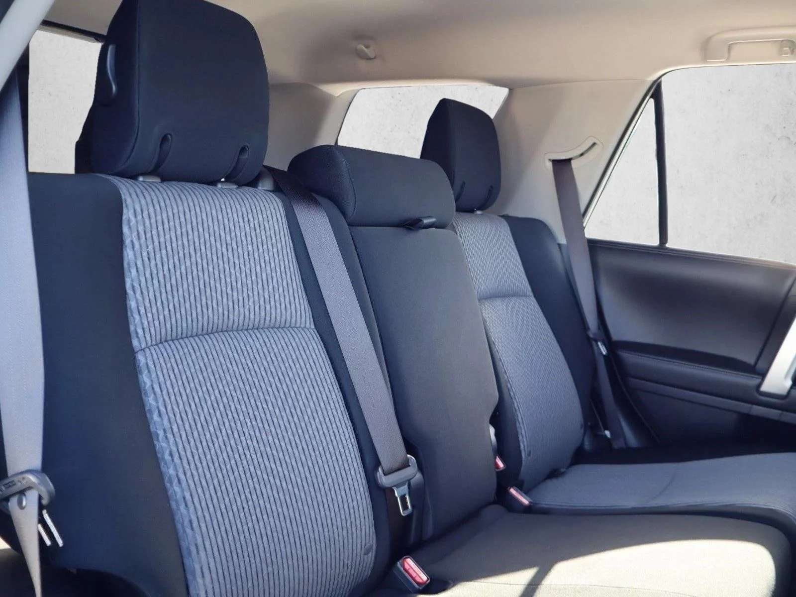 Used 2018 Super White Toyota SR5 image 23