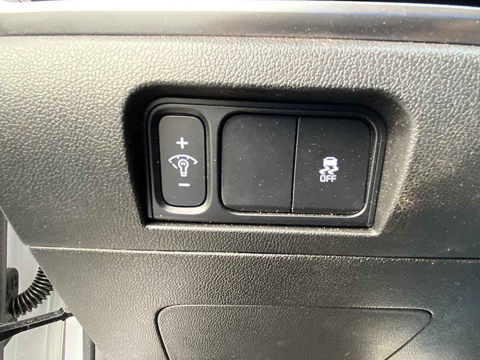 Used 2025 Glacial White Pearl Kia LX image 28