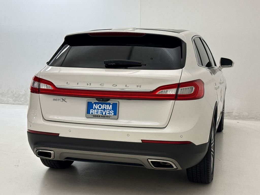 Used 2016 White Platinum Clearcoat Metallic Lincoln Reserve image 9