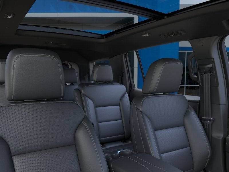 New 2026 Polar White Tricoat Chevrolet LT image 24