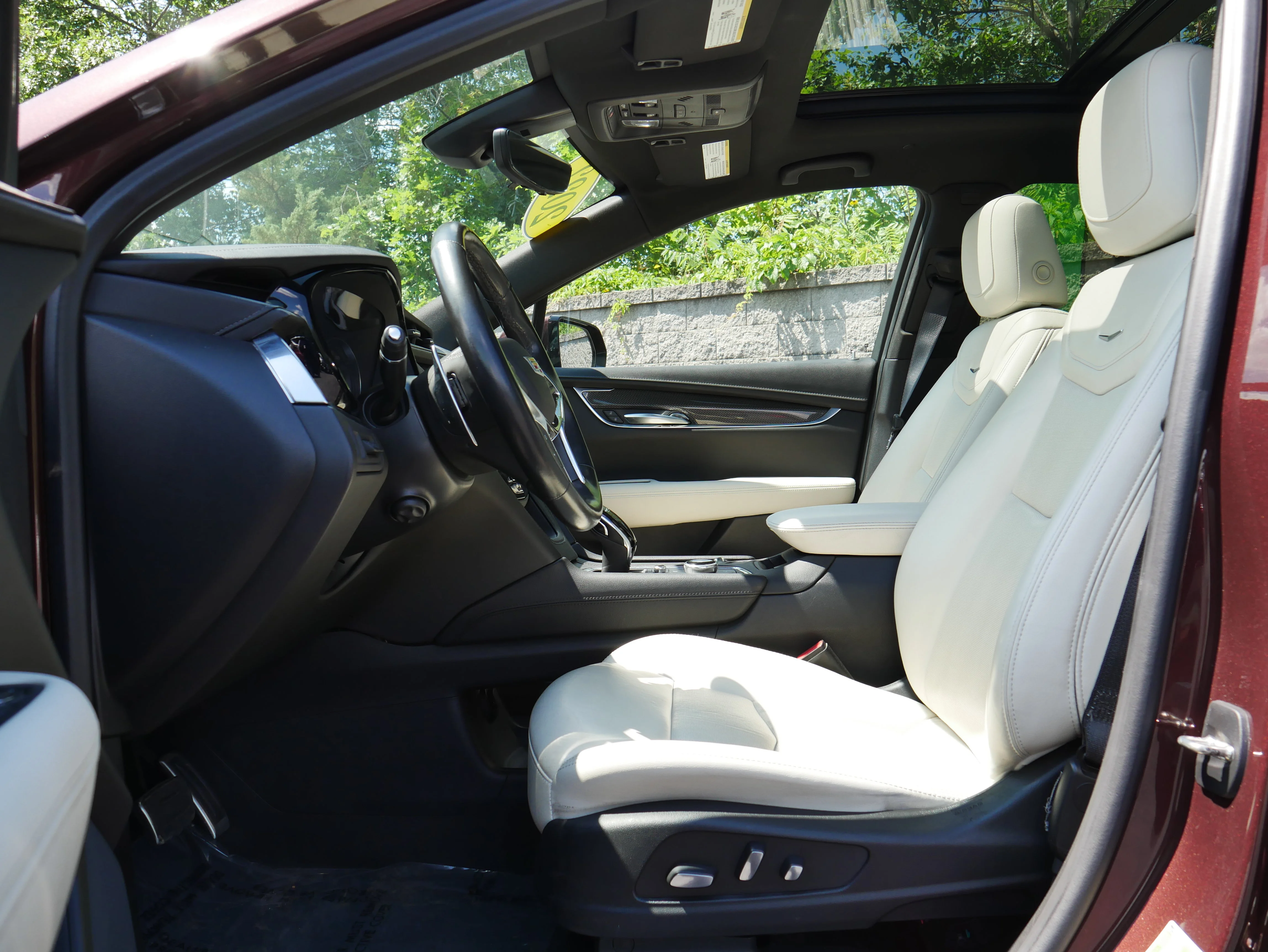 Used 2022 Rosewood Metallic Cadillac Sport image 12