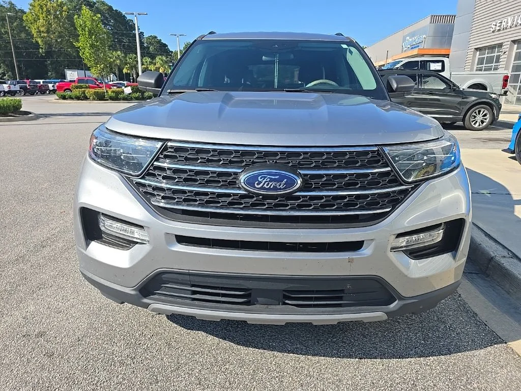 Used 2023 Silver Metallic Ford XLT image 2
