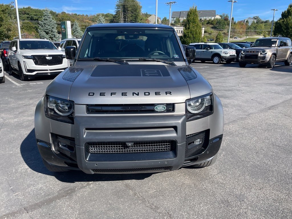 Certified Used 2025 Silicon Silver Premium Metallic Land Rover X-Dynamic SE image 2