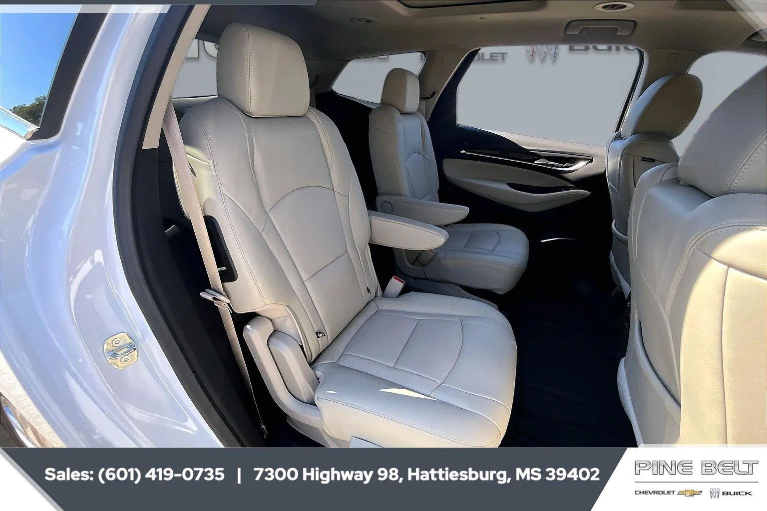 Used 2021 White Frost Tricoat Buick Premium image 20