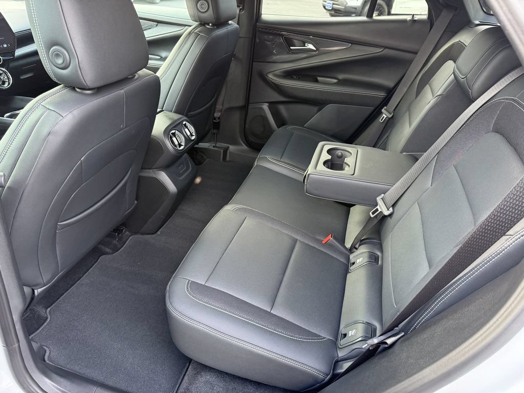 Used 2024 Summit White Chevrolet LT image 19
