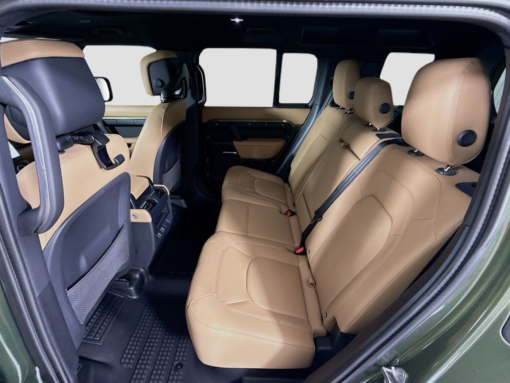 New 2026 Woolstone Green Land Rover X-Dynamic SE image 22