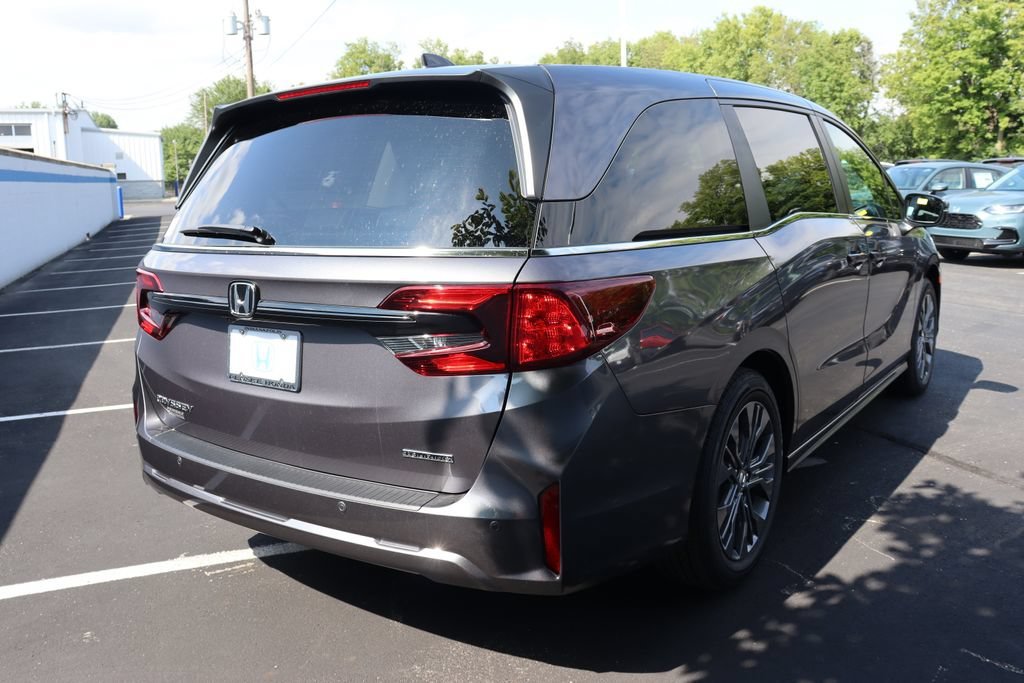 New 2026 Modern Steel Metallic Honda Touring image 5