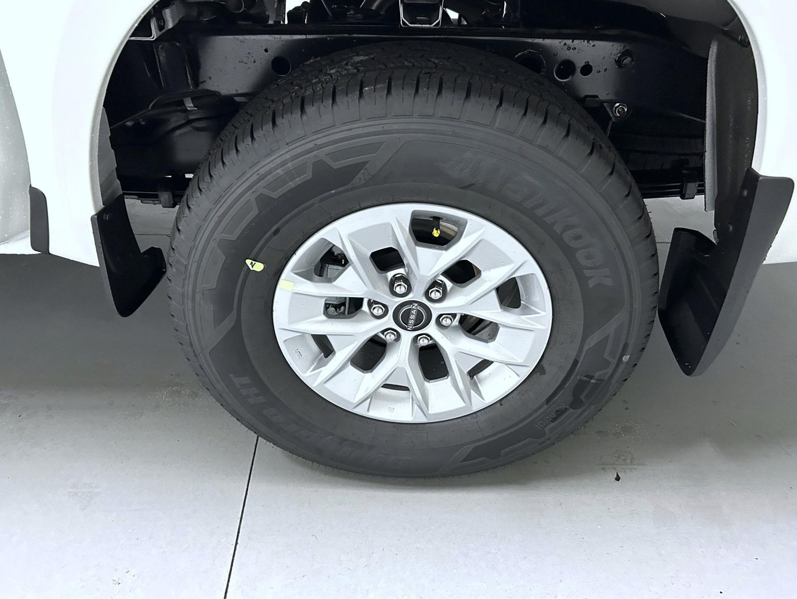 New 2027 Glacier White Nissan S image 22