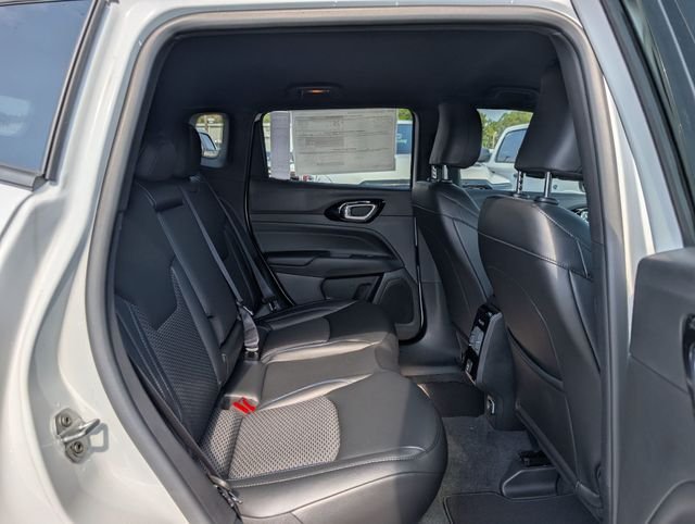 New 2026 Bright White Clearcoat Jeep Latitude image 28