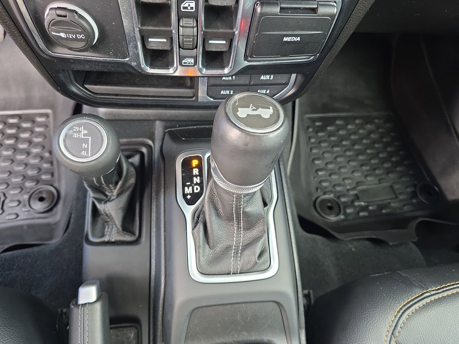 Used 2024 Blue Jeep Sahara image 20