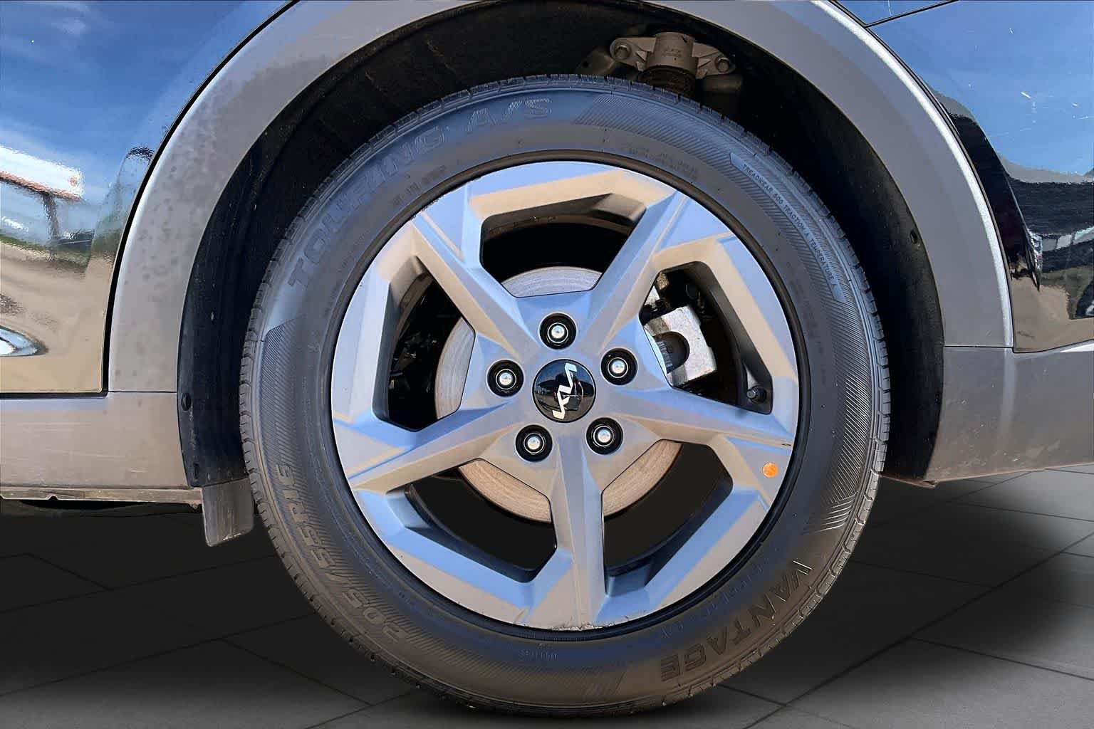 2025 Kia K4 LXS - Photo 10