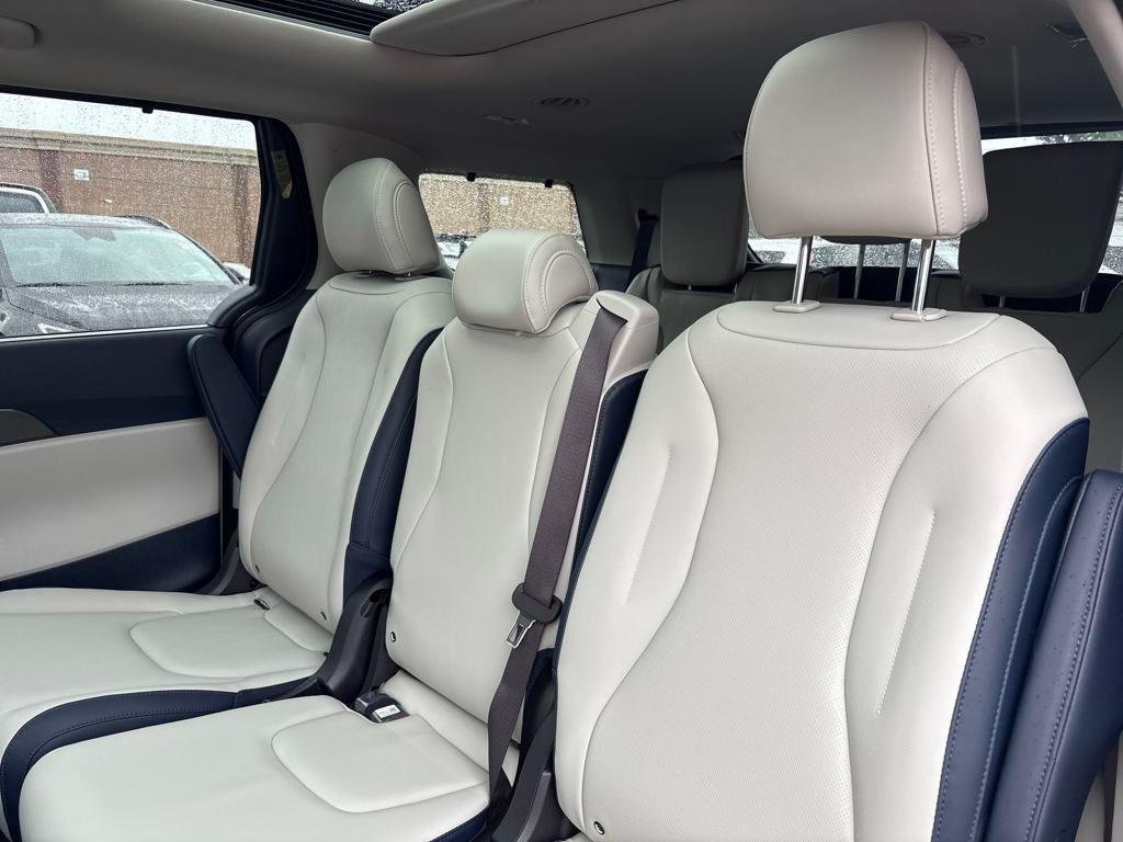 New 2026 Ivory Silver Kia SX image 27