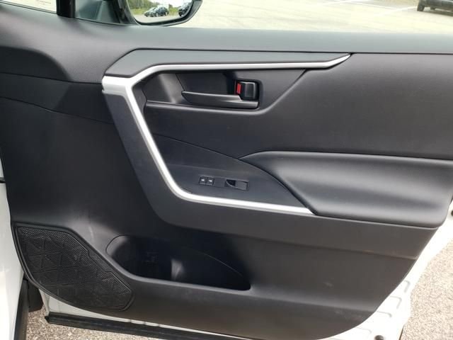 Used 2023 White Toyota LE image 18