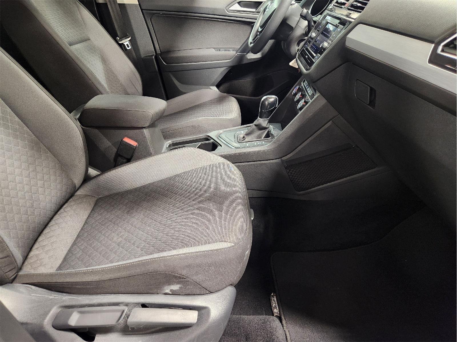 2020 Volkswagen Tiguan photo 13 of 32