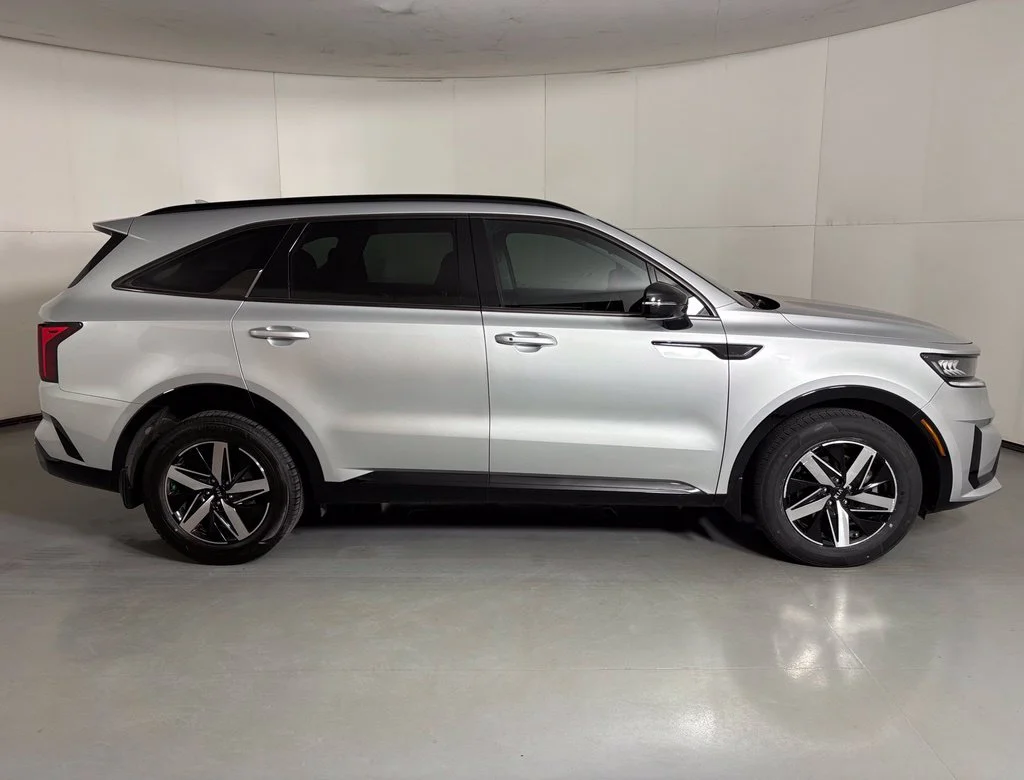 Used 2021 Silver Kia EX image 9