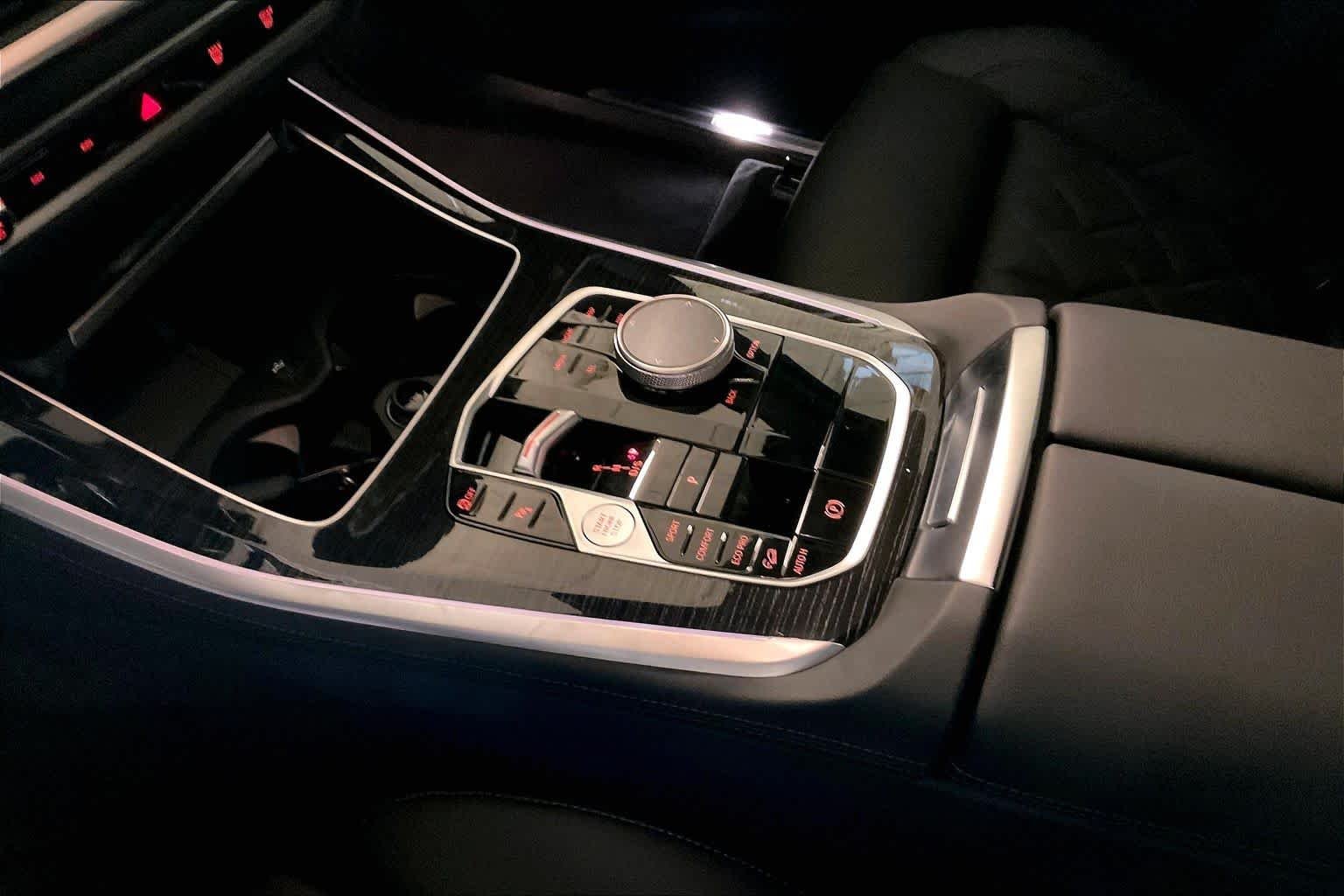 New 2026 Dravit Grey Metallic BMW xDrive40i image 7
