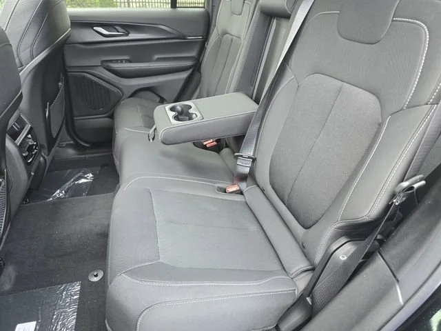 New 2026 Diamond Black Crystal Pearlcoat Jeep Laredo X image 36