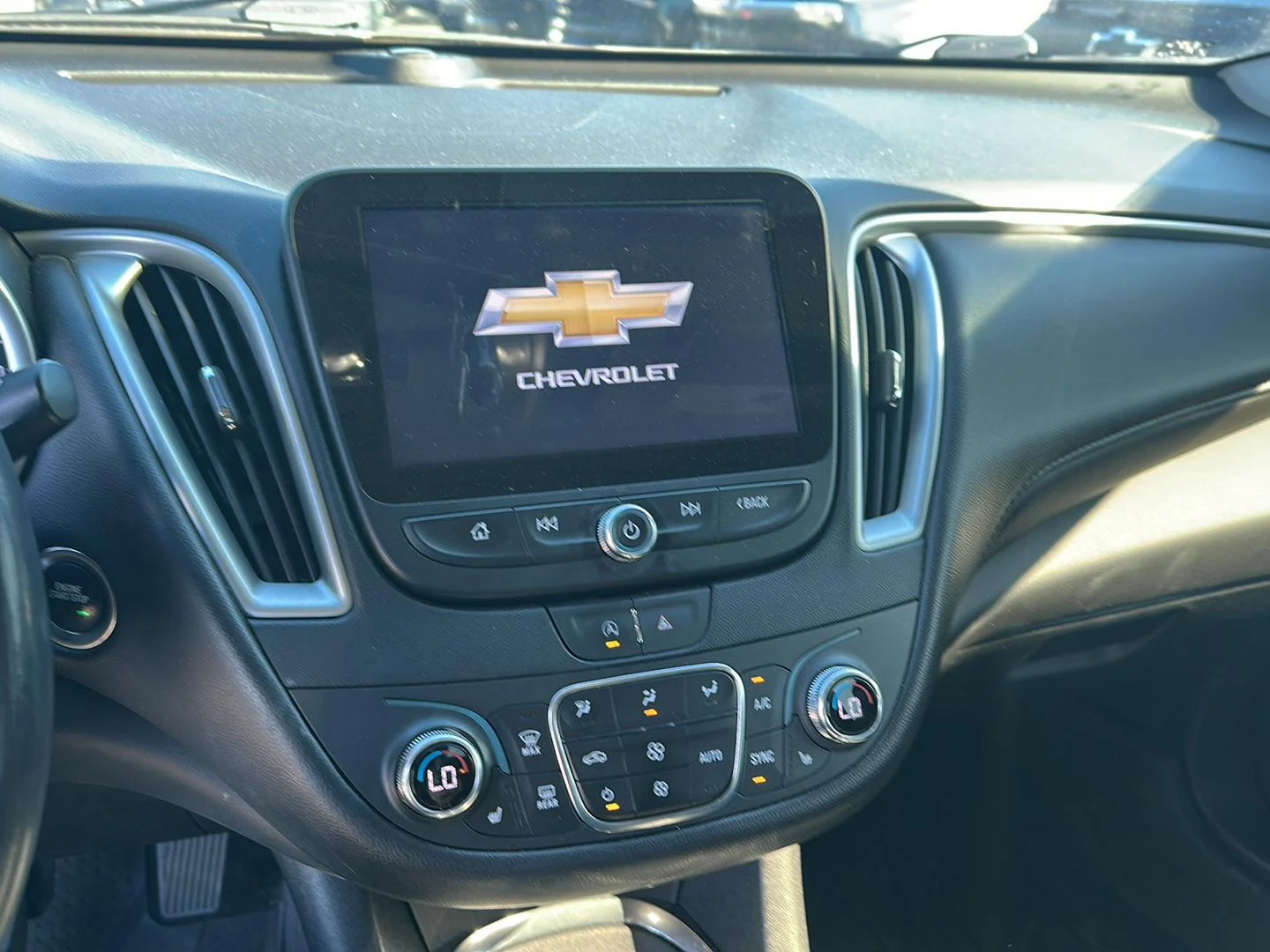 Used 2022 Summit White Chevrolet LT image 9