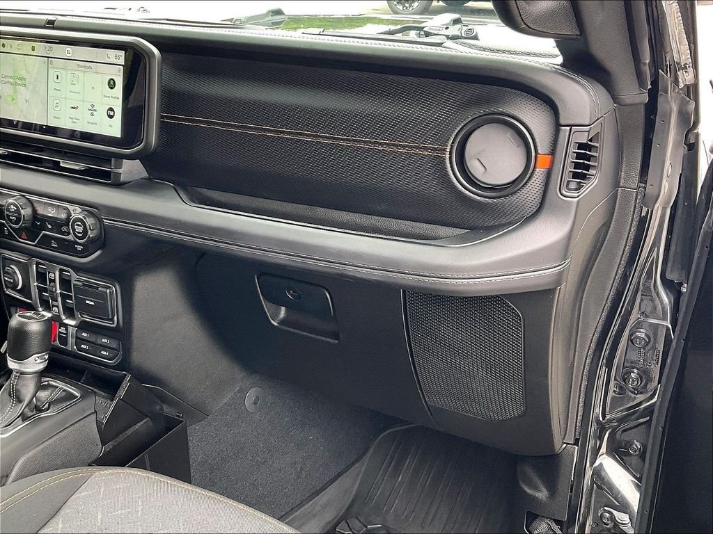 Used 2024 Black Clearcoat Jeep Mojave image 12