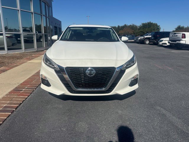 Used 2021 White Nissan 2.5 SL image 2