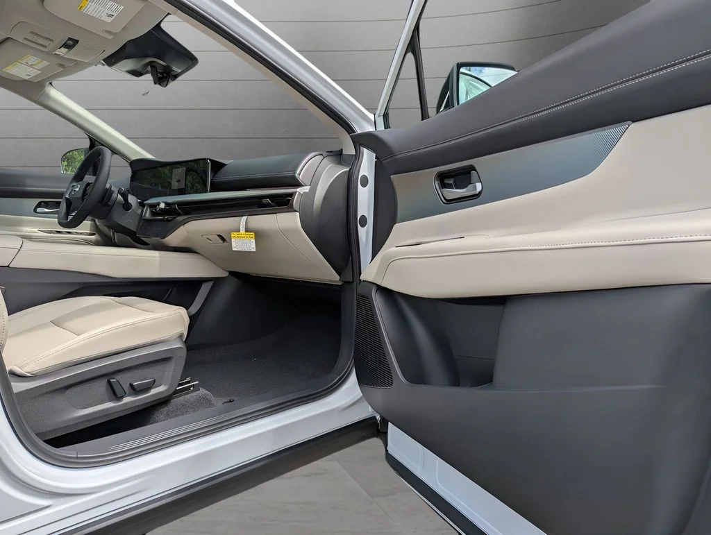 New 2026 White Nissan SL image 22