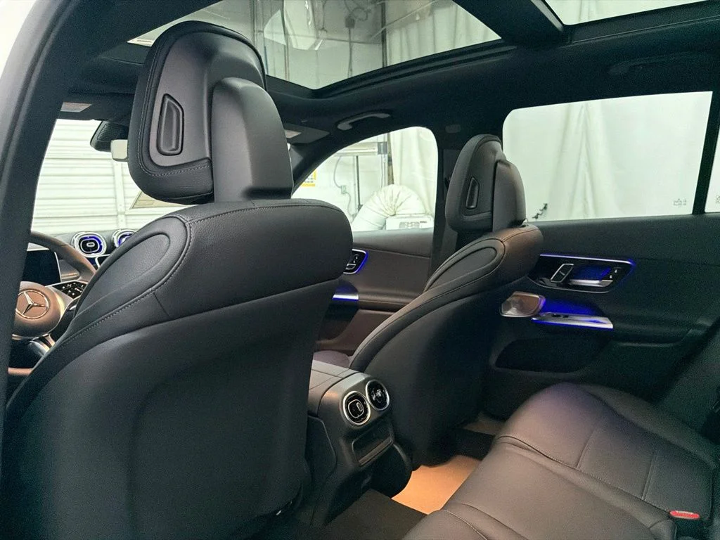 New 2027 White Mercedes-Benz GLC 300 image 17