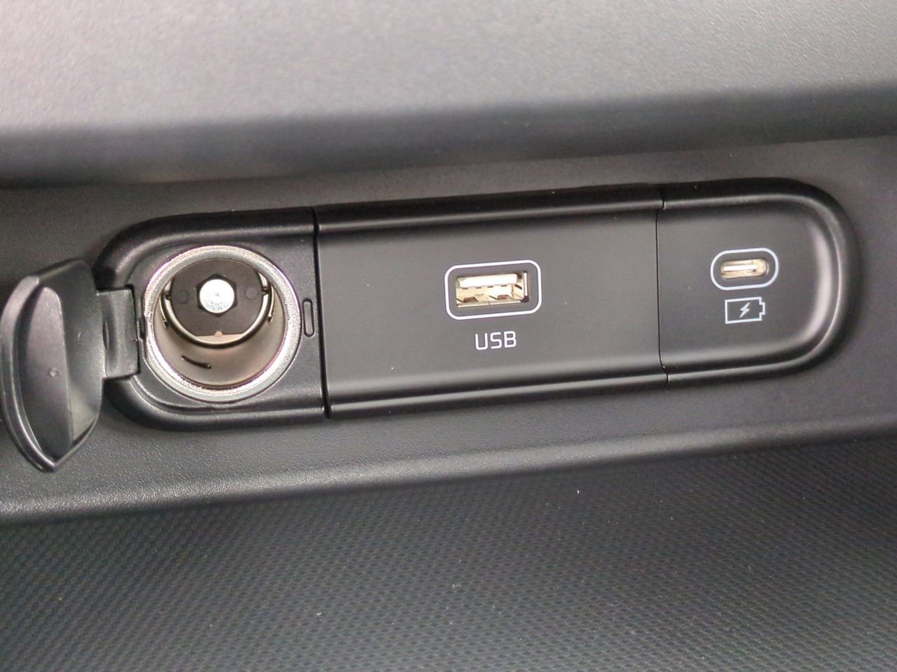 New 2026 Clear White / Black Roof Kia S image 20